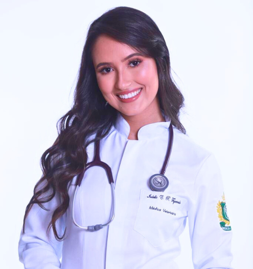 Dra. Isabella, médica veterinária responsável pela Cat & Dog